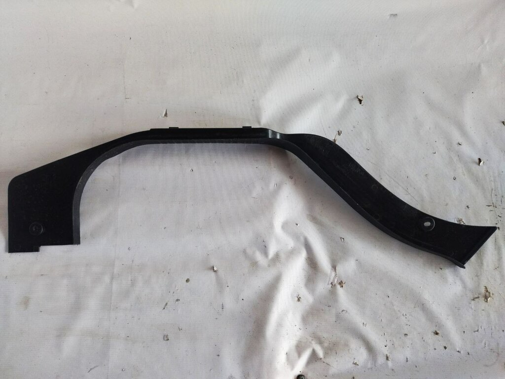 накладка порога правой двери б/у - 1